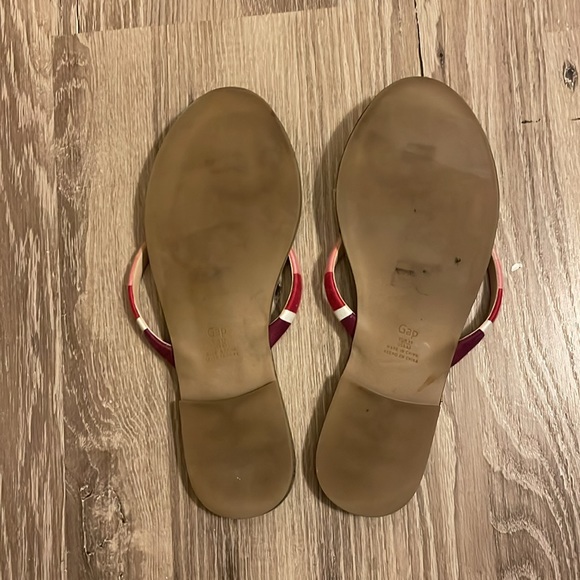 Gap pinks, purple and white flip flops - Picture 3 of 4